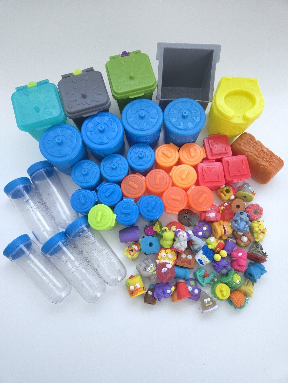 Moose Toys Trash Pack Grossery Gang Mini Figures and Trash Cans